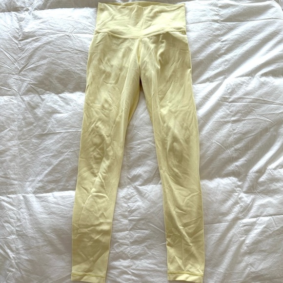 TNA Butter Atmosphere High Rise Legging size XS lemon yellow - Picture 2 of 4